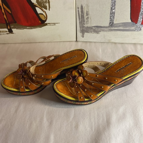 EUC Bamboo 54 wedge Sandals leather floral straps - Picture 2 of 10